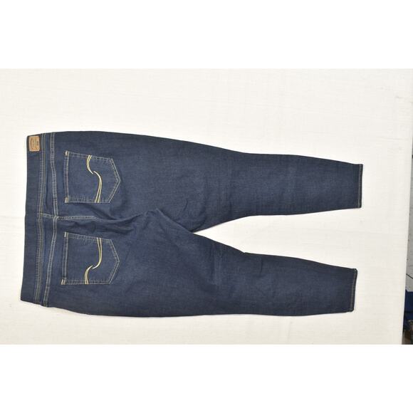 Levi Strauss Signature Women's Plus Size 20 Totally Shaping Pull-On Skinny Jeans - Picture 3 of 8